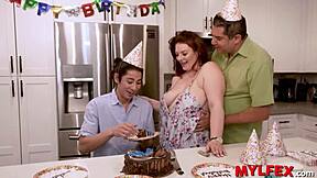 STEP MOM OFFERS HER CURVY BODY TO CRAVING STEPSON IN KITCHEN ROUGH BANGING