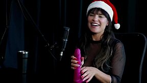 safada shows off her blowjob skills strips naked flaunting perfect tits loves pro actors and exhibitionism