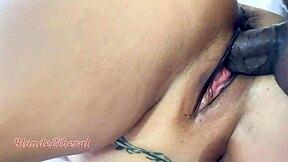 O negrão fodeu meu cu com tanta vontade que fiz squirt pela buceta interracial anal milf