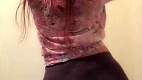 roc shakes her thick ass dancing sexy