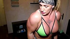 hot horny mature milf bodybuilder squirts during intense workout rimjob deepthroat
