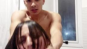 Deja de cocinar, tu novia latina muscular quiere un quickie anal creampie en la cocina