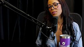 Morena Safada Alice Vasconcelos Boquete Peitos Buceta Sheer Red Páscoa