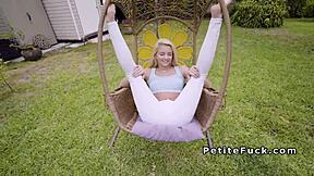 whoa this skinny spinner in leggings bangs that huge monster cock pov doggystyle hardcore