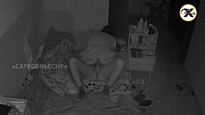 mi madrastra entra mientras me masturbo y mete mi verga en su culo grabada por camara