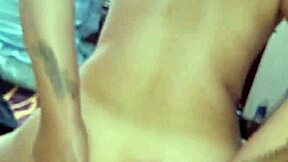 Quieres ver como la empleada venezolana curvy se deja follar por todos lados en casa?