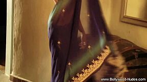 Indian Milf Babe Dances Erotically Strips Off Clothes Gets Fully Naked Exposed