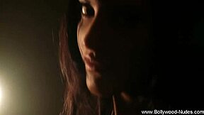 Indian Milf Babe Dances Erotically Strips Off Clothes Gets Fully Naked Exposed