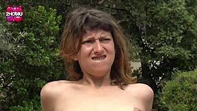 jeune coquine poilue se fait démonter dehors par énorme queue noire 😈🍑