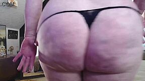 dawnskye's mature ass shakes jiggles wiggles right in your face