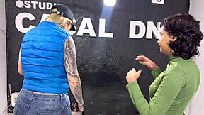 Novinha 18yo GETS TATTOO ON TIGHT ASS then TATTOO ARTIST FINGERS her virgin hole till she SQUIRTS first time