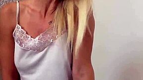 alineflavio's fresh pussy lips up close feel so good