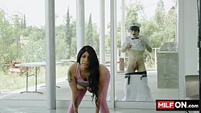 Hot big ass brunette seduces friend for pussy fuck in bathtub?