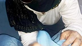 Arab homemade couple kisses hairy pussy before doggystyle pounding