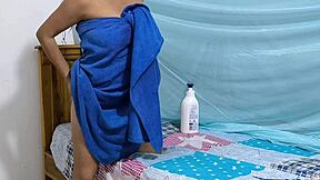 She shares her curvy ass shaking video with lover