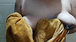 naked indian big boob bhabi bathes seductively