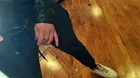 i'm jerkin this huge cockk amateur style and it explodes tons sperma!!