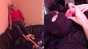 damn i worship her perfect milf feet right on the couch!