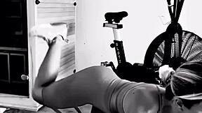 creeper spies msacs fat ass during sweaty workout