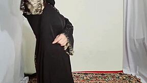 hey arabic hijab girl amrozia shakes ass boobs dancing erotically to music desi slut?