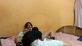 Hermanastra colegiala pide mamada y masturbacion en posiciones calientes