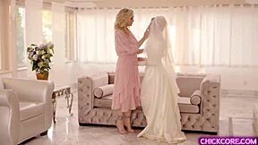 imagine this 18+ bride carolina sweets licking granny julia ann's pussy?