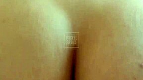 cute tattooed girlfriend rebolas her big ass on muscular guy's dick