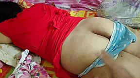 desi wife loves her big ass rubbed in horny massage