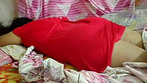 desi wife loves her big ass rubbed in horny massage