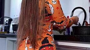 a vizinha gostosa's leather ass routine gets me hard