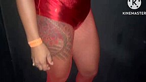 esposa bends over for negao's BAREBACK pounding in car cabin ass shaking wildly