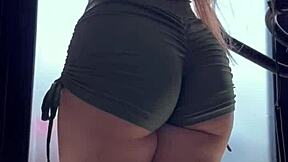 a vizinha gostosa's leather ass routine gets me hard