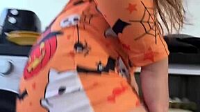 a vizinha gostosa's leather ass routine gets me hard