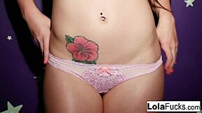 Lola's bubble butt dances before she masturbates solo