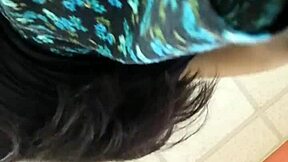 Venezolana skirt upskirt flashes juicy pussy tease