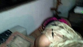 loira tatuada engasga no pauzão do negão tatuado spit choke deepthroat