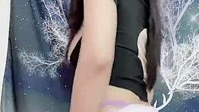 WATCH SEXY VIET GIRL shake her ass in private dance part 1!