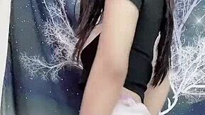 WATCH SEXY VIET GIRL shake her ass in private dance part 1!