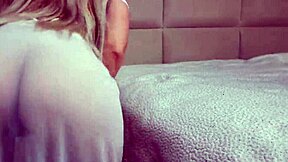 blonde brazilian babe dances twerks bare pussy rebolando without panties