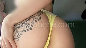 me tocando la concha mientras el vecino me mira fijo y se calienta