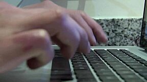 Sexy Colombian Webcam Teen Fucks Pussy Live