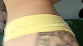 me tocando la concha mientras el vecino me mira fijo y se calienta