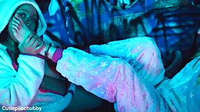 Hey bbw ebony, worship my petite tattooed girlfriend's feet?