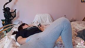 watching porn on phone gets me so wet fingering pussy hard