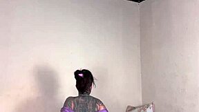 nos bastidores eu dei o cuzinho pro boy da amiga pela primeira vez bem molhadinha