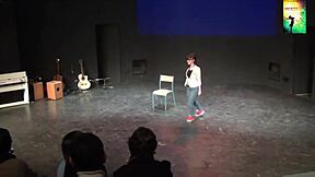 Wow tra my's sexy vietnamese dance has everyone hooked tonight!!