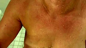 Amateur wife with big tits bathes under golden shower from old couple partner