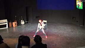 Wow tra my's sexy vietnamese dance has everyone hooked tonight!!