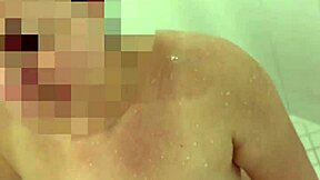 Amateur wife with big tits bathes under golden shower from old couple partner