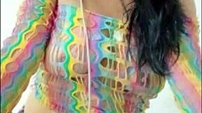 omg watch her spread wide and slide that pink dildo deep 😍💦